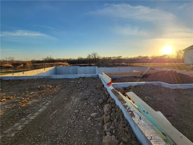 $705,000 | 4264 Lk Shr Drive, Basehor, KS 66007