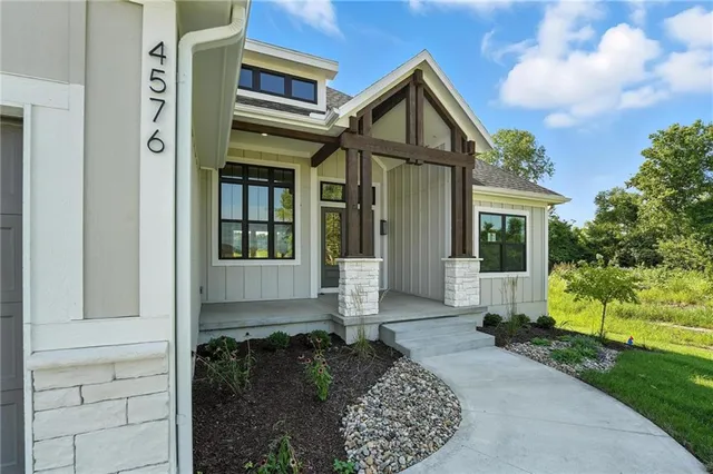 $705,000 | 4264 Lk Shr Drive, Basehor, KS 66007