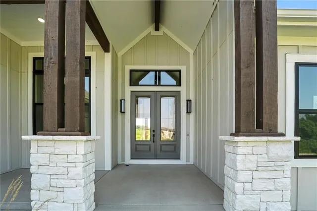 $705,000 | 4264 Lk Shr Drive, Basehor, KS 66007