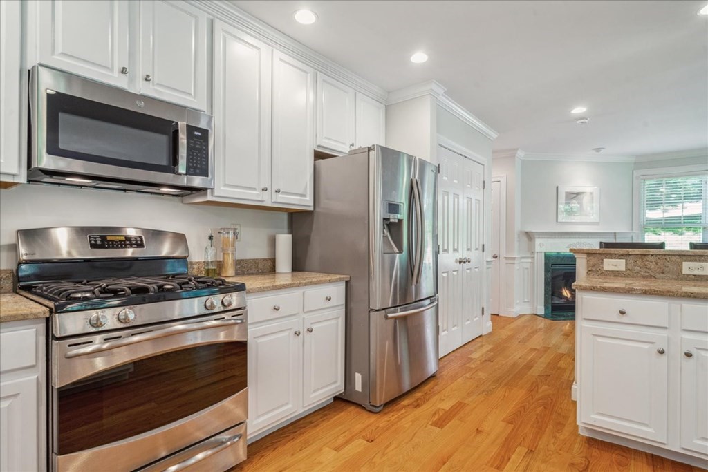 341 Marrett Road, Unit 7 Lexington, MA 02421 - Photo 8 of 37