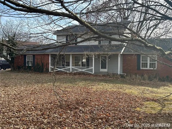 $300,000 | 808 Catania Drive, Ballwin, MO 63021