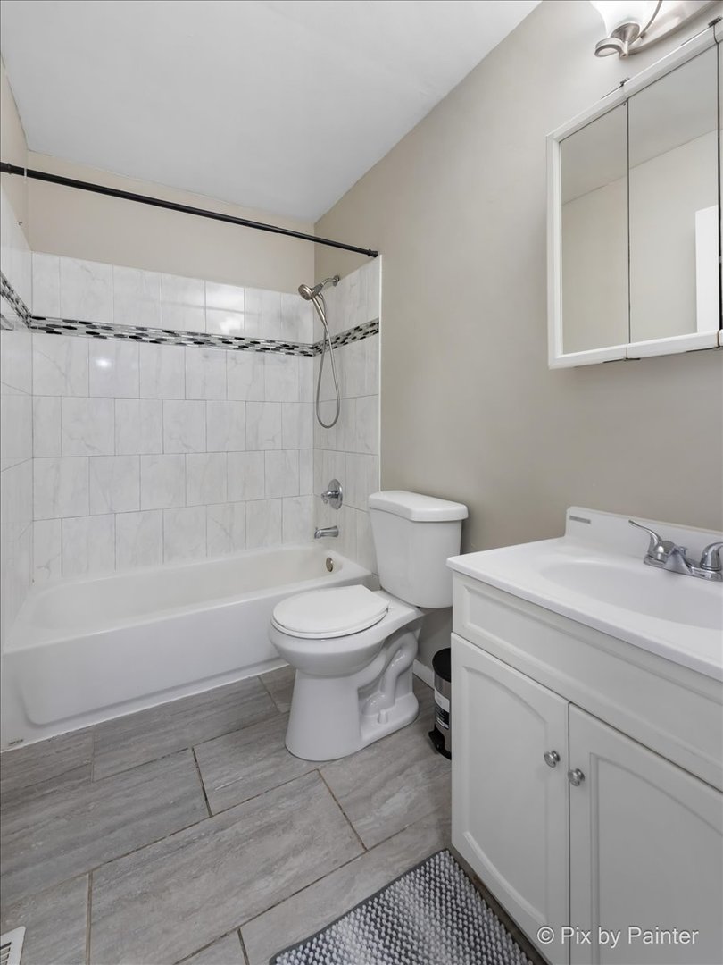 6207 Kit Carson Drive, Unit 6207 Hanover Park, IL 60133 - Photo 13 of 24 a bathroom with a sink a toilet and shower