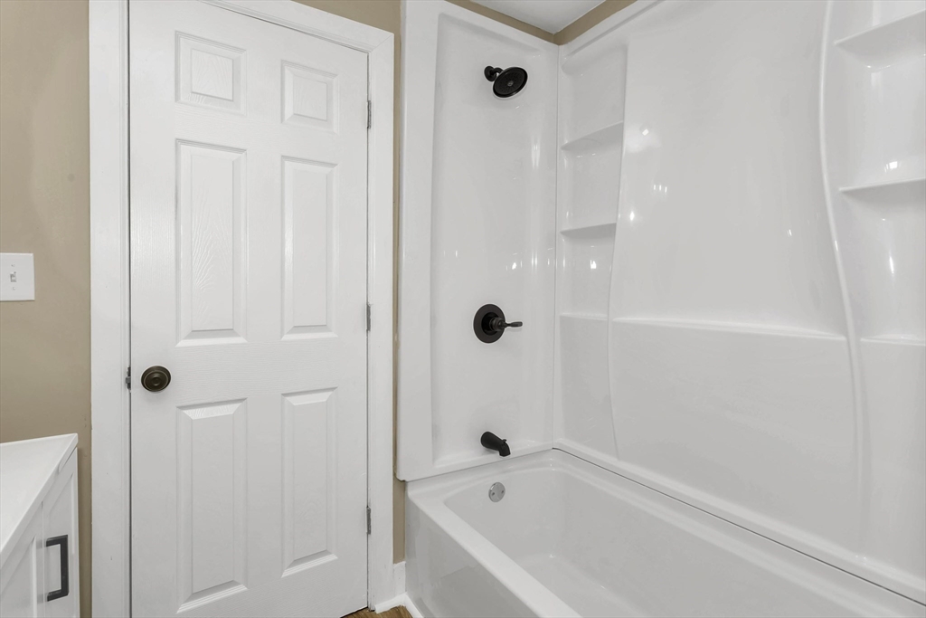 3 Norfolk Street Springfield, MA 01109 - Photo 31 of 42 a bathroom with a bathtub