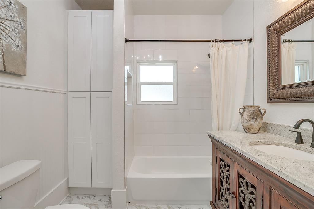 116 East Akard Street Weatherford, TX 76086 - Photo 17 of 32 a bathroom with a granite countertop sink toilet and shower
