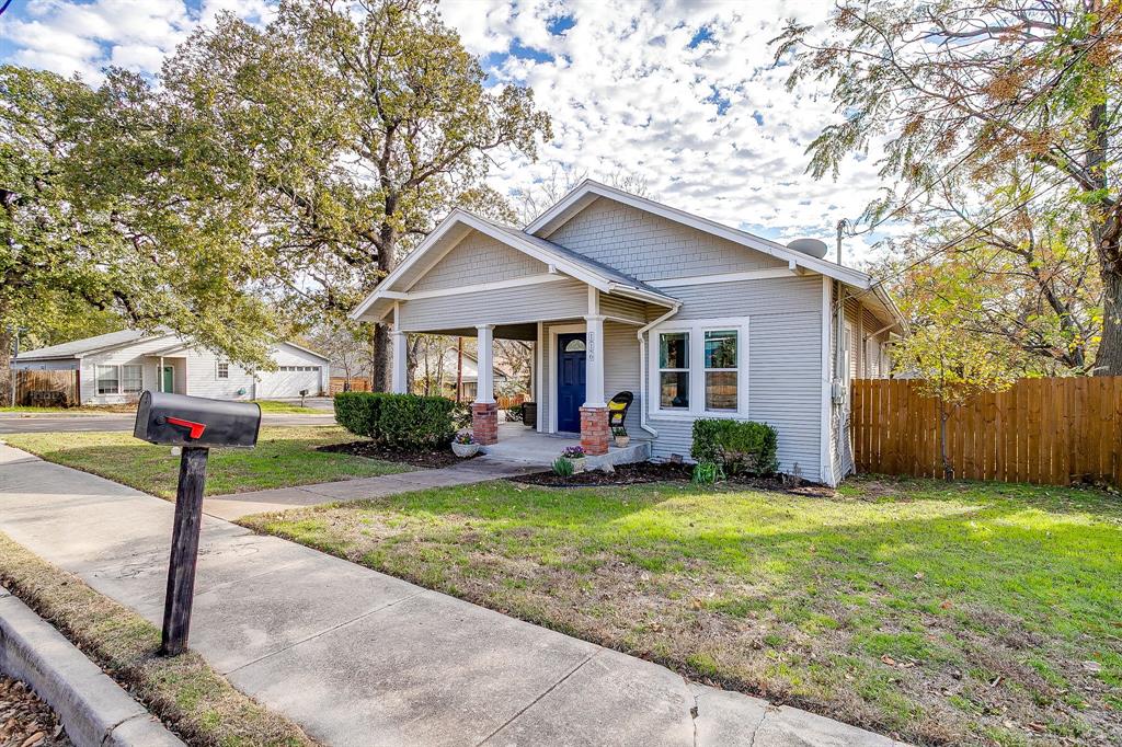 116 East Akard Street Weatherford, TX 76086 - Photo 27 of 32 a front view of a house with a yard and porch