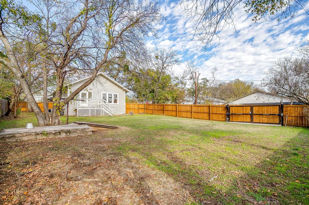 116 East Akard Street Weatherford, TX 76086 - Photo 30 of 32 a view of big yard with large trees