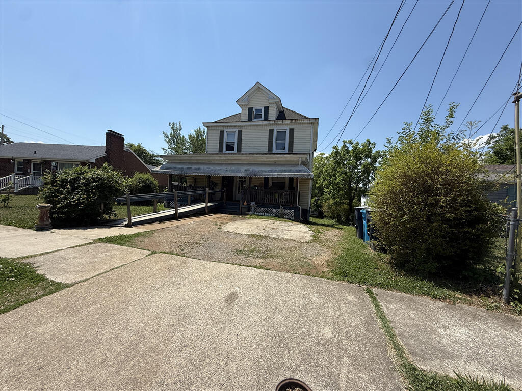 1606 Rugby Boulevard Northwest Roanoke, VA 24017 - Photo 2 of 11 202706photo2_202706_S