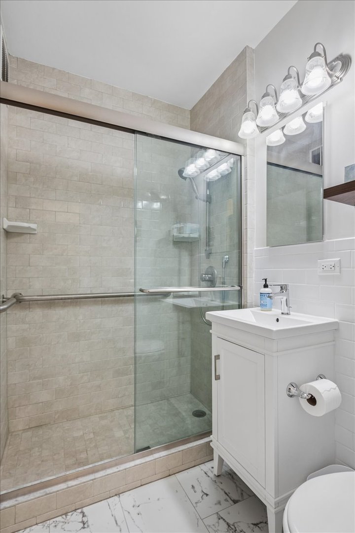 1585 Ridge Avenue, Unit 406 Evanston, IL 60201 - Photo 15 of 18
