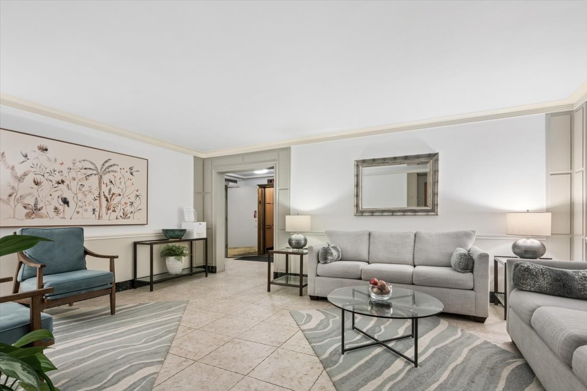 1585 Ridge Avenue, Unit 406 Evanston, IL 60201 - Photo 17 of 18