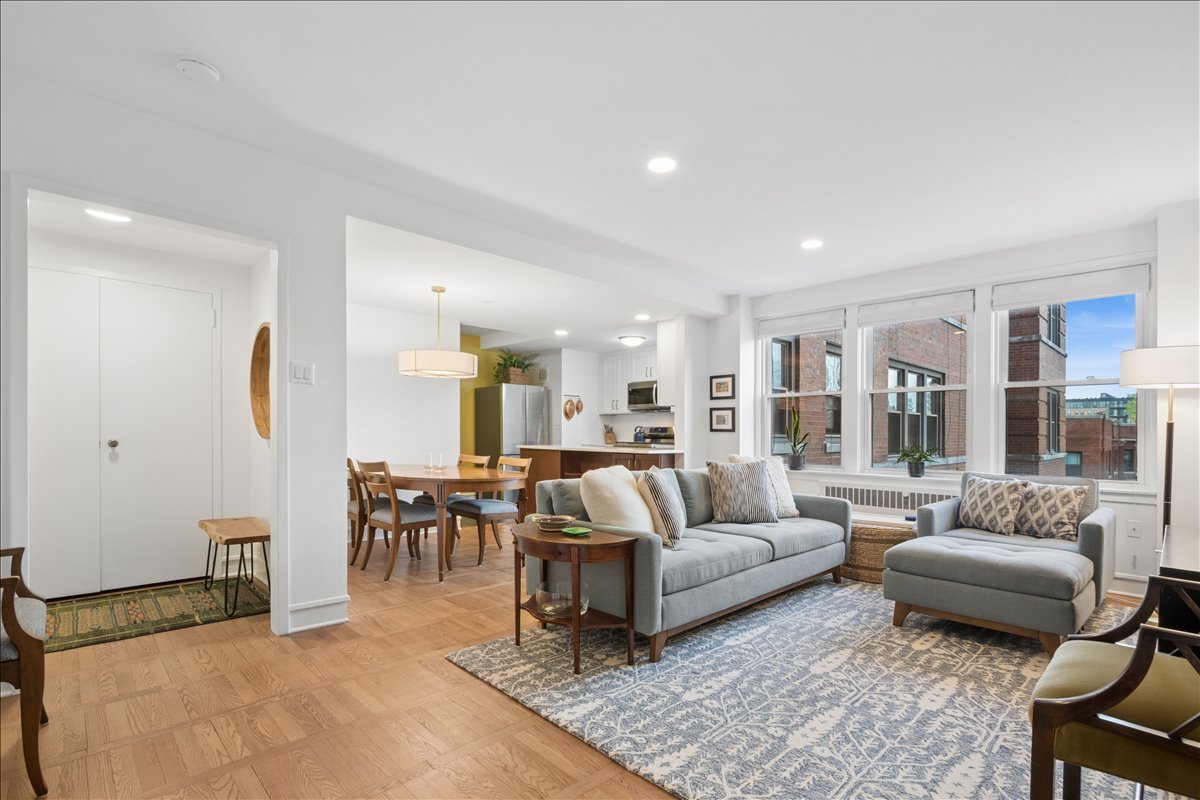 1585 Ridge Avenue, Unit 406 Evanston, IL 60201 - Photo 2 of 18