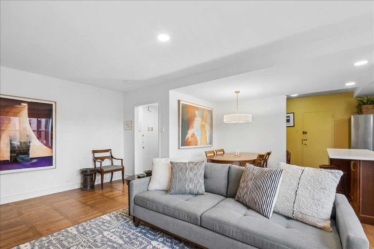 1585 Ridge Avenue, Unit 406 Evanston, IL 60201 - Photo 4 of 18
