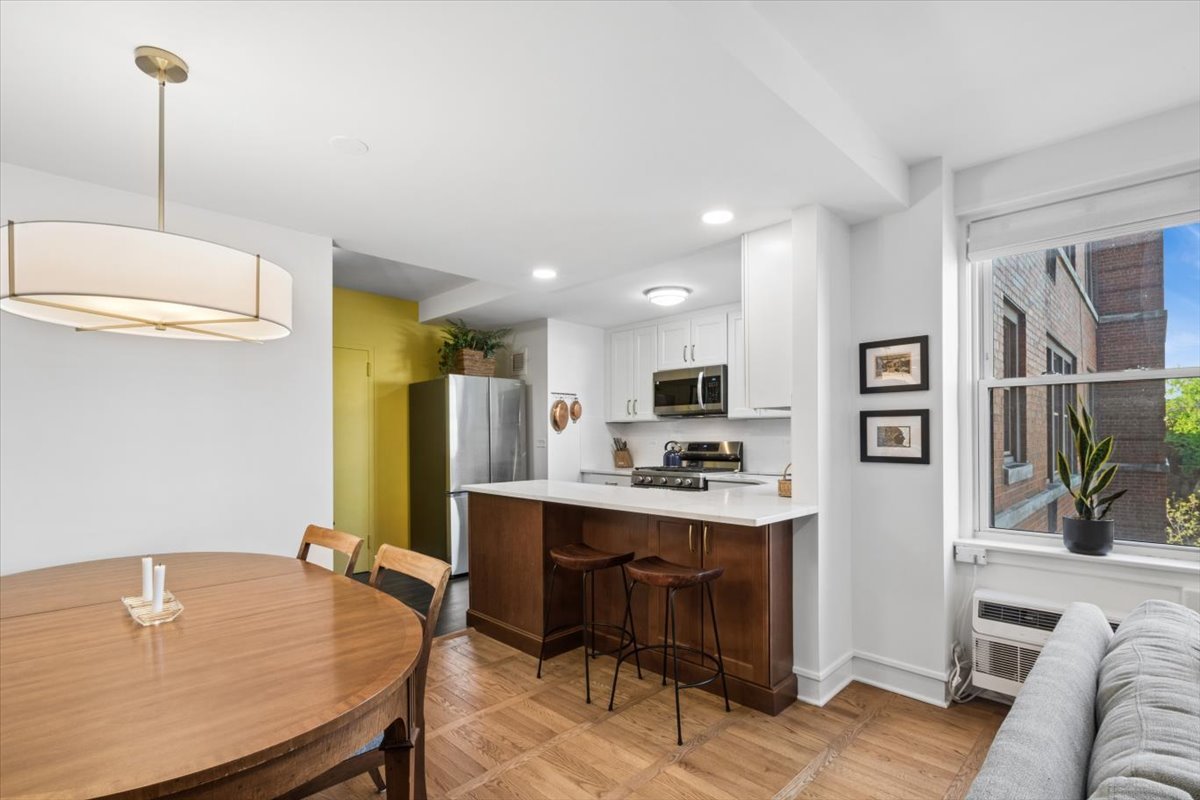 1585 Ridge Avenue, Unit 406 Evanston, IL 60201 - Photo 5 of 18