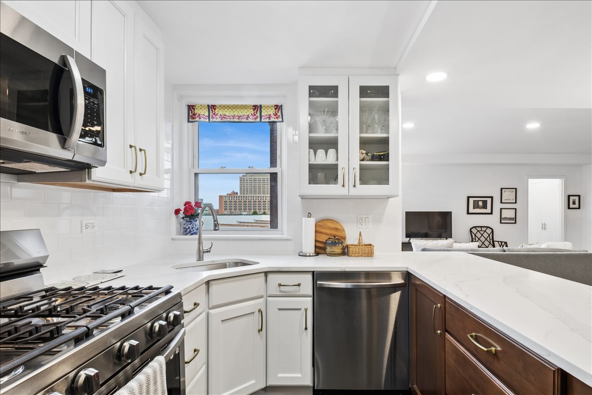 1585 Ridge Avenue, Unit 406 Evanston, IL 60201 - Photo 9 of 18