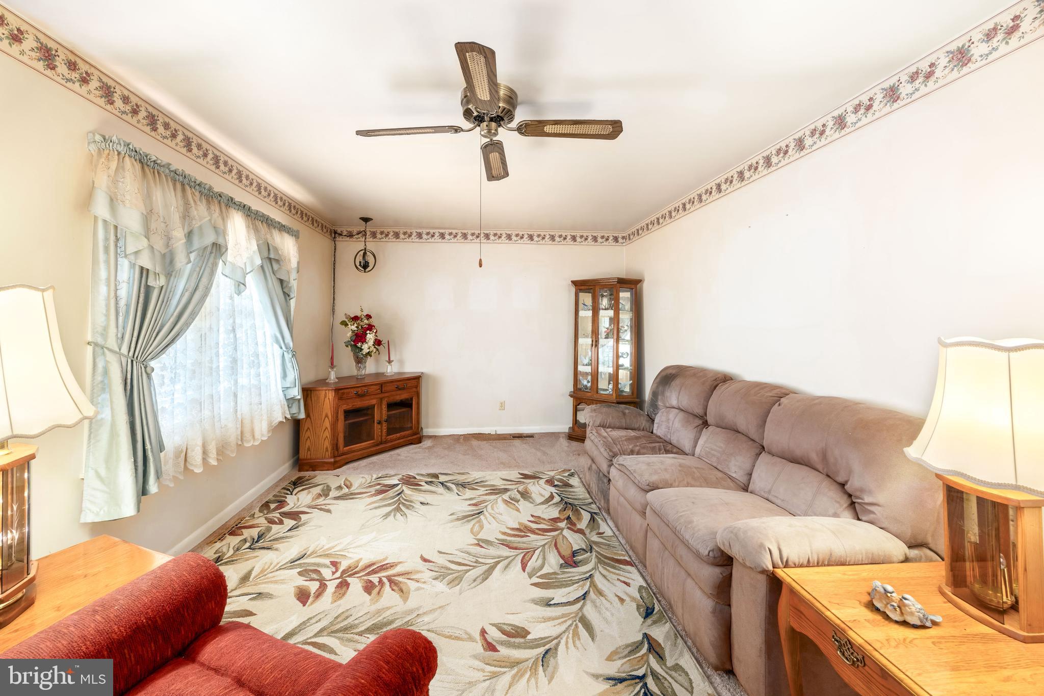 8525 West Road Salisbury, MD 21801 - Photo 4 of 46 Large Living Room