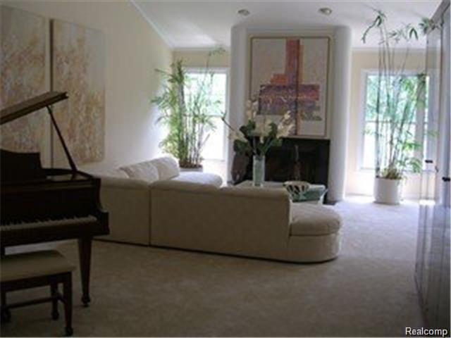 6405 Noble Road West Bloomfield, MI 48322 - Photo 3 of 9 getmedia (6).jpg