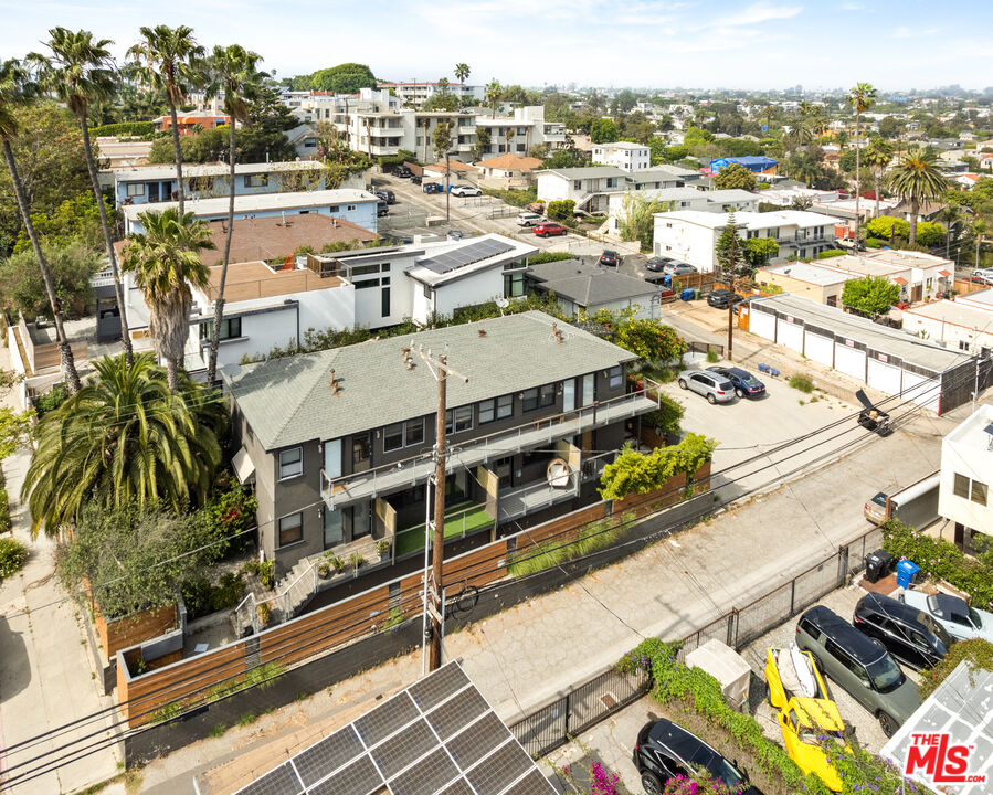 250 3rd Avenue Venice, CA 90291 - Photo 17 of 20 a picture of a city
