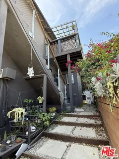 $3,888,000 | 250 3rd Avenue, Venice, CA 90291