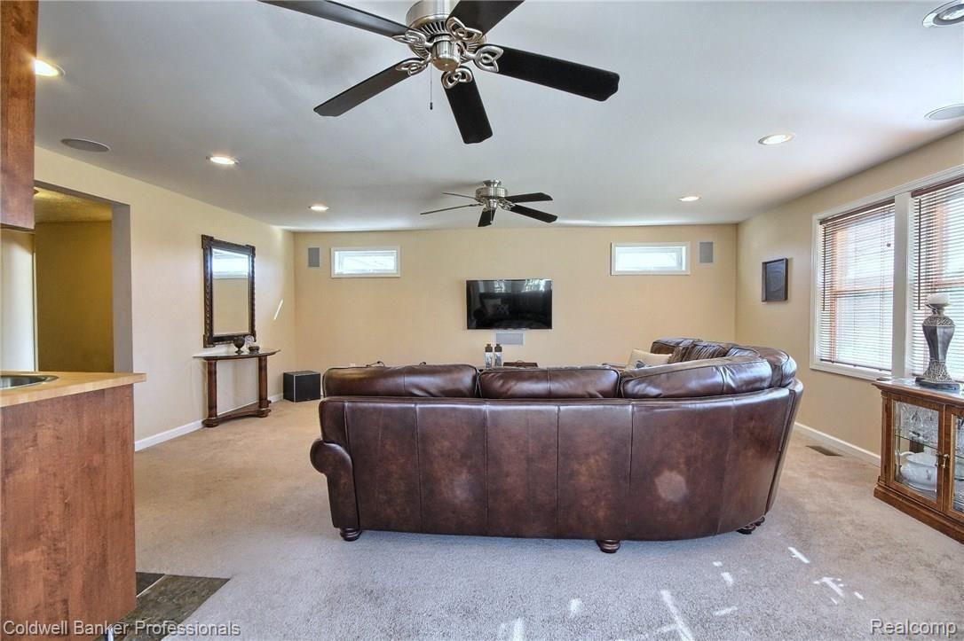 325 North Beck Road Canton, MI 48187 - Photo 27 of 44 Spacious family room (pic #3)