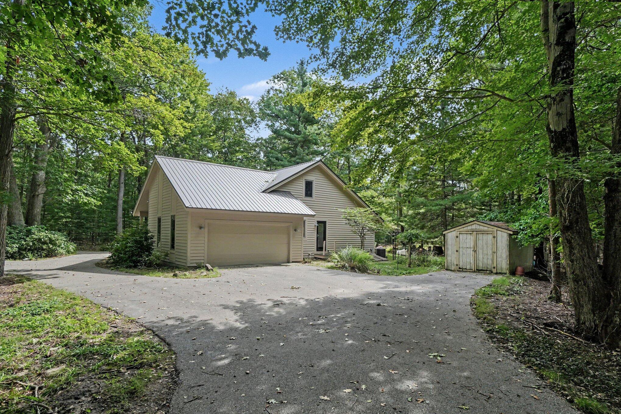1439 West Sternberg Road Muskegon, MI 49441 - Photo 2 of 52 039_file_8286