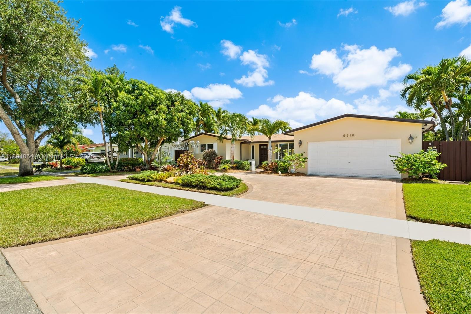 5318 Garfield Street Hollywood, FL 33021 - Photo 2 of 26