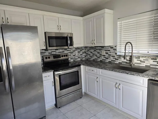 $3,000 | 4768 Southwest 14th Court, Deerfield Beach, FL 33442