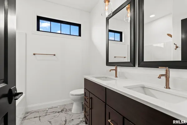 $845,000 | 4704 Berkshire Crossing, Springfield, IL 62711