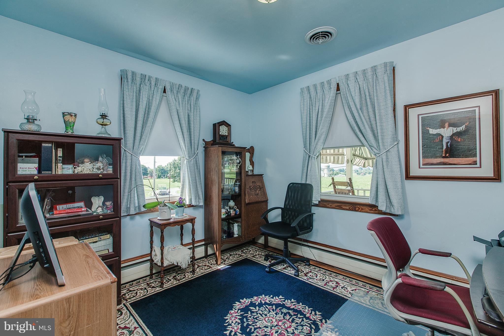 8317 Myersville Road Middletown, MD 21769 - Photo 20 of 30 a livingroom with workspace and a window