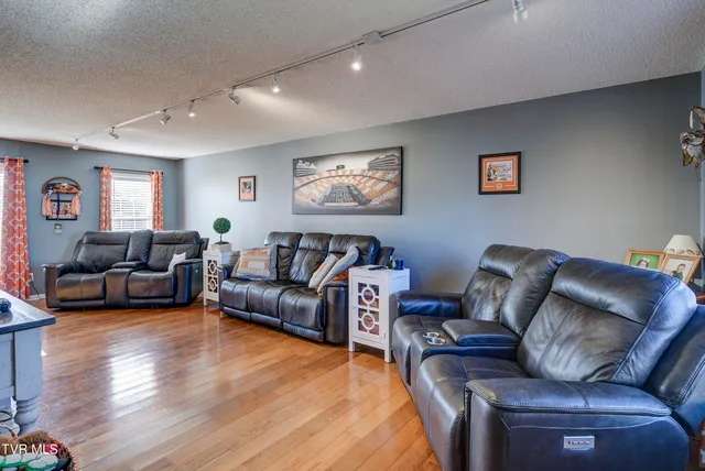 $599,900 | 308 Autumn Circle, Bluff City, TN 37618