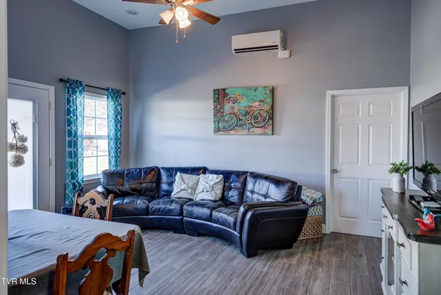 $599,900 | 308 Autumn Circle, Bluff City, TN 37618