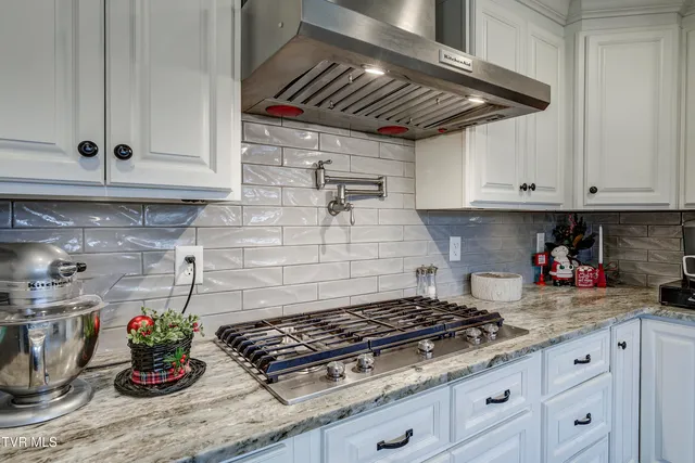 $634,900 | 308 Autumn Circle, Bluff City, TN 37618