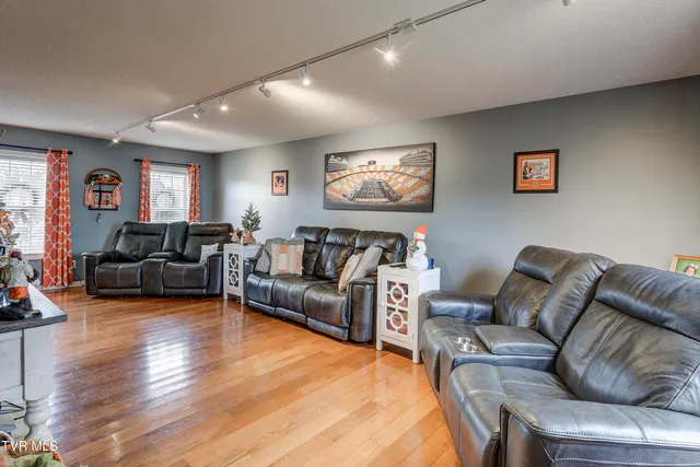 $599,900 | 308 Autumn Circle, Bluff City, TN 37618