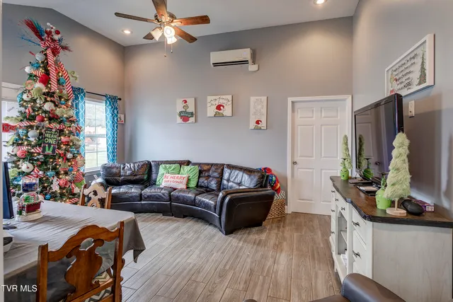 $634,900 | 308 Autumn Circle, Bluff City, TN 37618