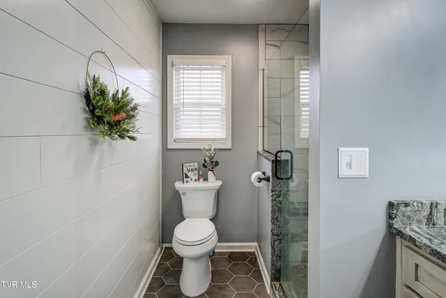 $634,900 | 308 Autumn Circle, Bluff City, TN 37618