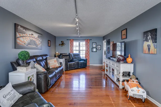 $599,900 | 308 Autumn Circle, Bluff City, TN 37618