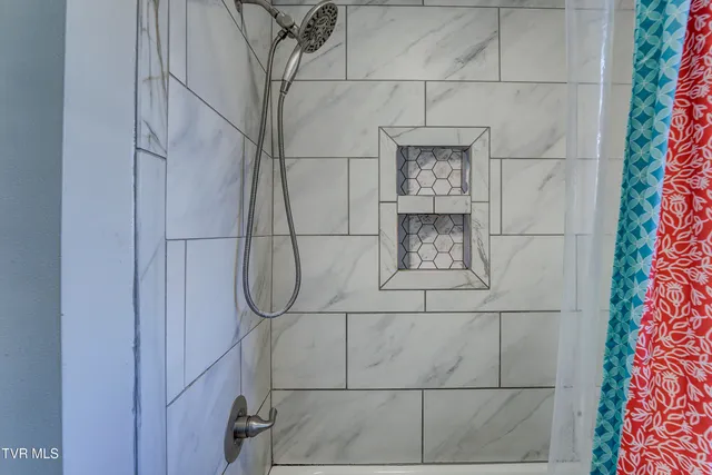 $599,900 | 308 Autumn Circle, Bluff City, TN 37618