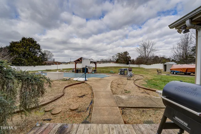 $634,900 | 308 Autumn Circle, Bluff City, TN 37618