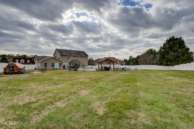 $634,900 | 308 Autumn Circle, Bluff City, TN 37618