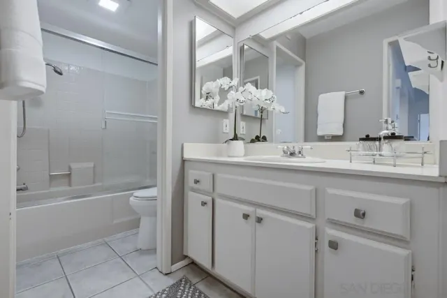 a bathroom with a bath tub