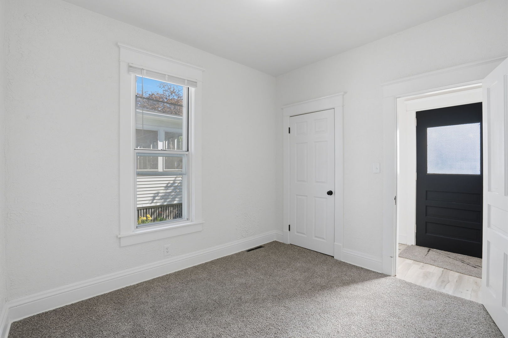 1927 14th Street Moline, IL 61265 - Photo 11 of 25 an empty room with windows