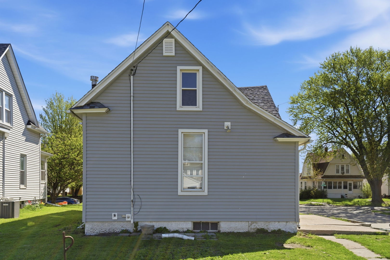 1927 14th Street Moline, IL 61265 - Photo 23 of 25 a front view of a house with a yard