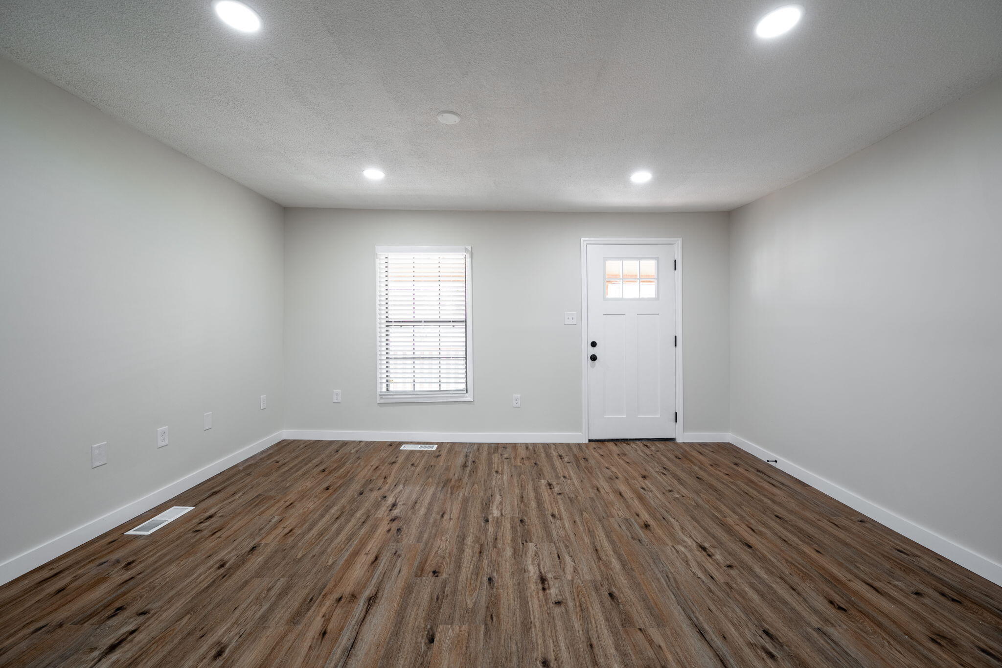 8229 Patterson Road Chattanooga, TN 37421 - Photo 11 of 35 15-web-or-mls-DSC_1333