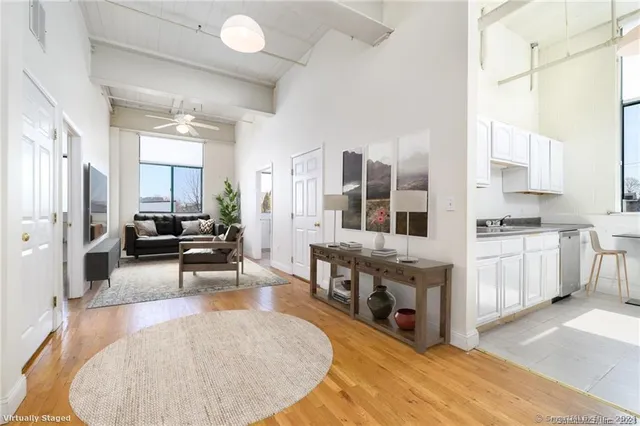 $2,300 | 390 Charles Street, Unit 201, Bridgeport, CT 06606