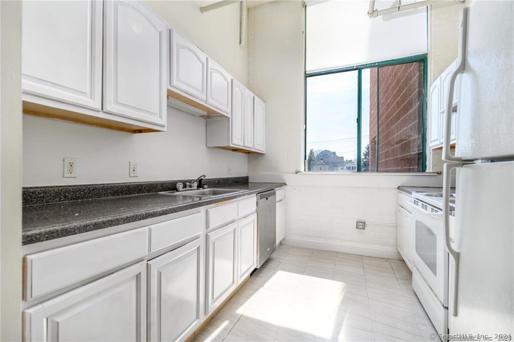 390 Charles Street, Unit 201 Bridgeport, CT 06606 - Photo 8 of 18