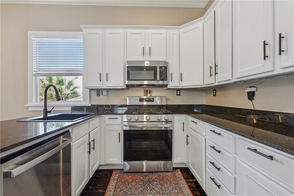 4849 Magazine Street, Unit A New Orleans, LA 70115 - Photo 5 of 9