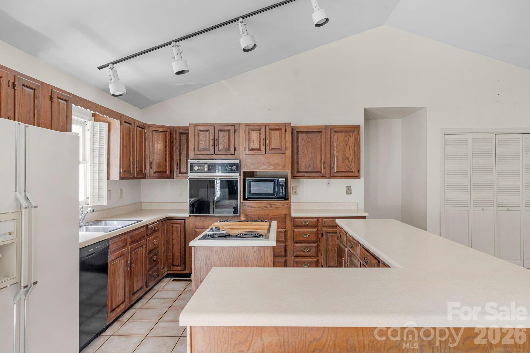 15015 Pawnee Trail Matthews, NC 28104 - Photo 7 of 39 a kitchen with a stove a refrigerator and a sink