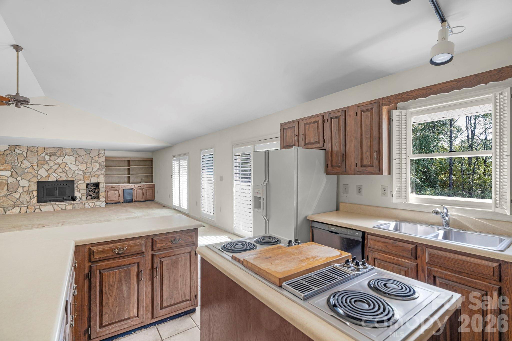 15015 Pawnee Trail Matthews, NC 28104 - Photo 10 of 39 a kitchen with stainless steel appliances granite countertop a sink stove and refrigerator