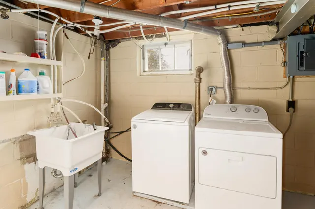 $279,900 | 2402 Piedmont Avenue, Duluth, MN 55811