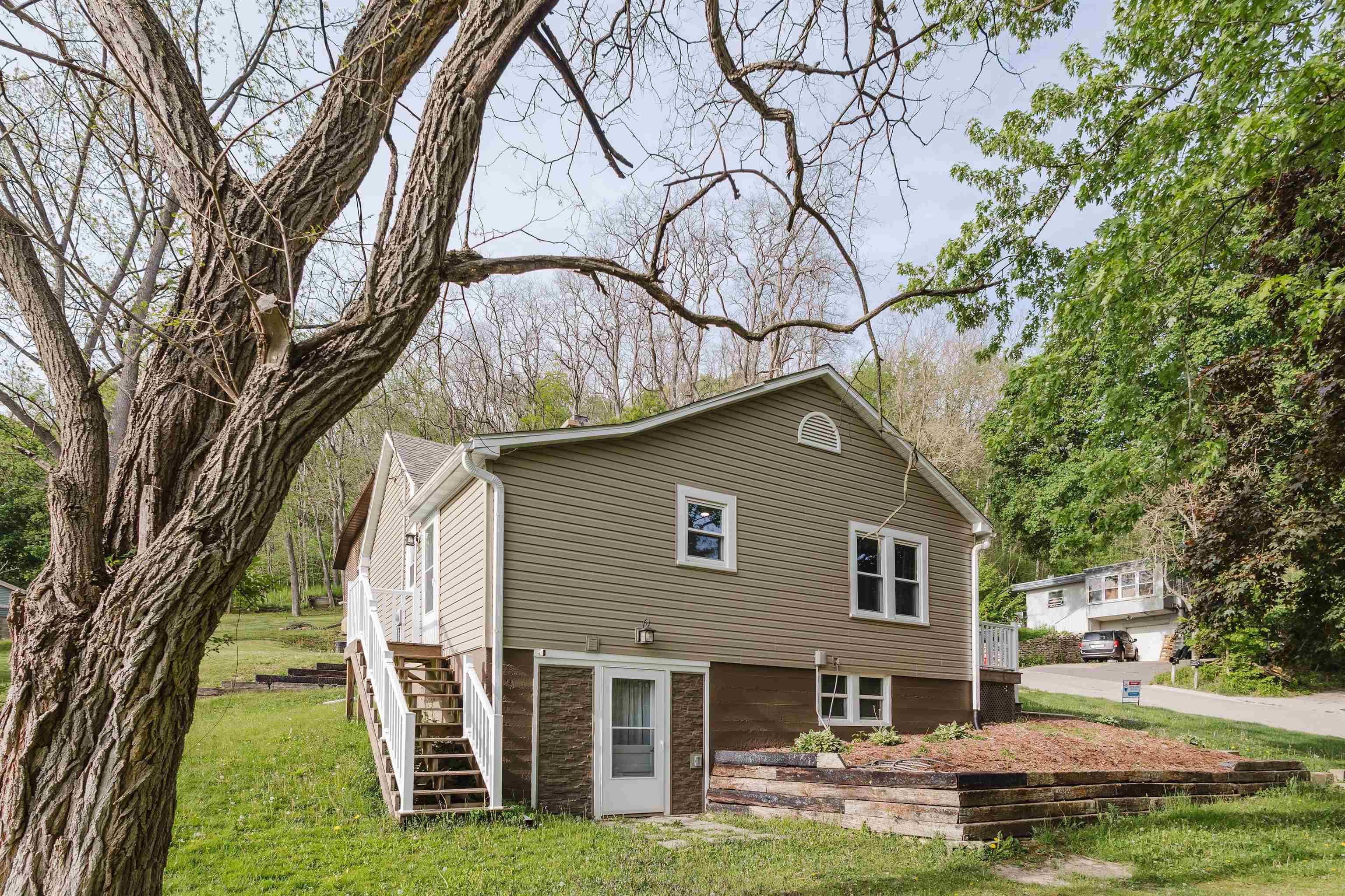 198 South Rosa Street Richland Center, WI 53581 - Photo 5 of 26