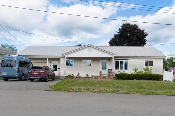 $210,000 | 3 County Street, East Millinocket, ME 04430