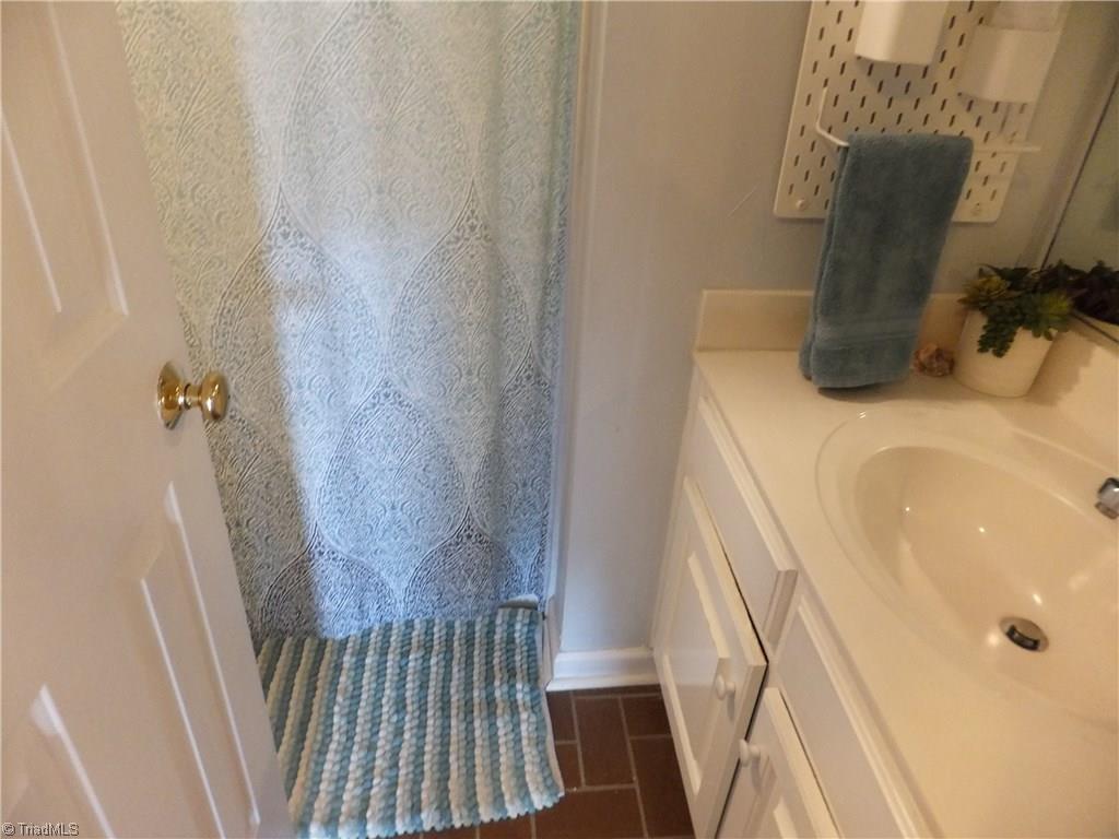 4420 Single Tree Lane High Point, NC 27265 - Photo 12 of 17 Hall bath